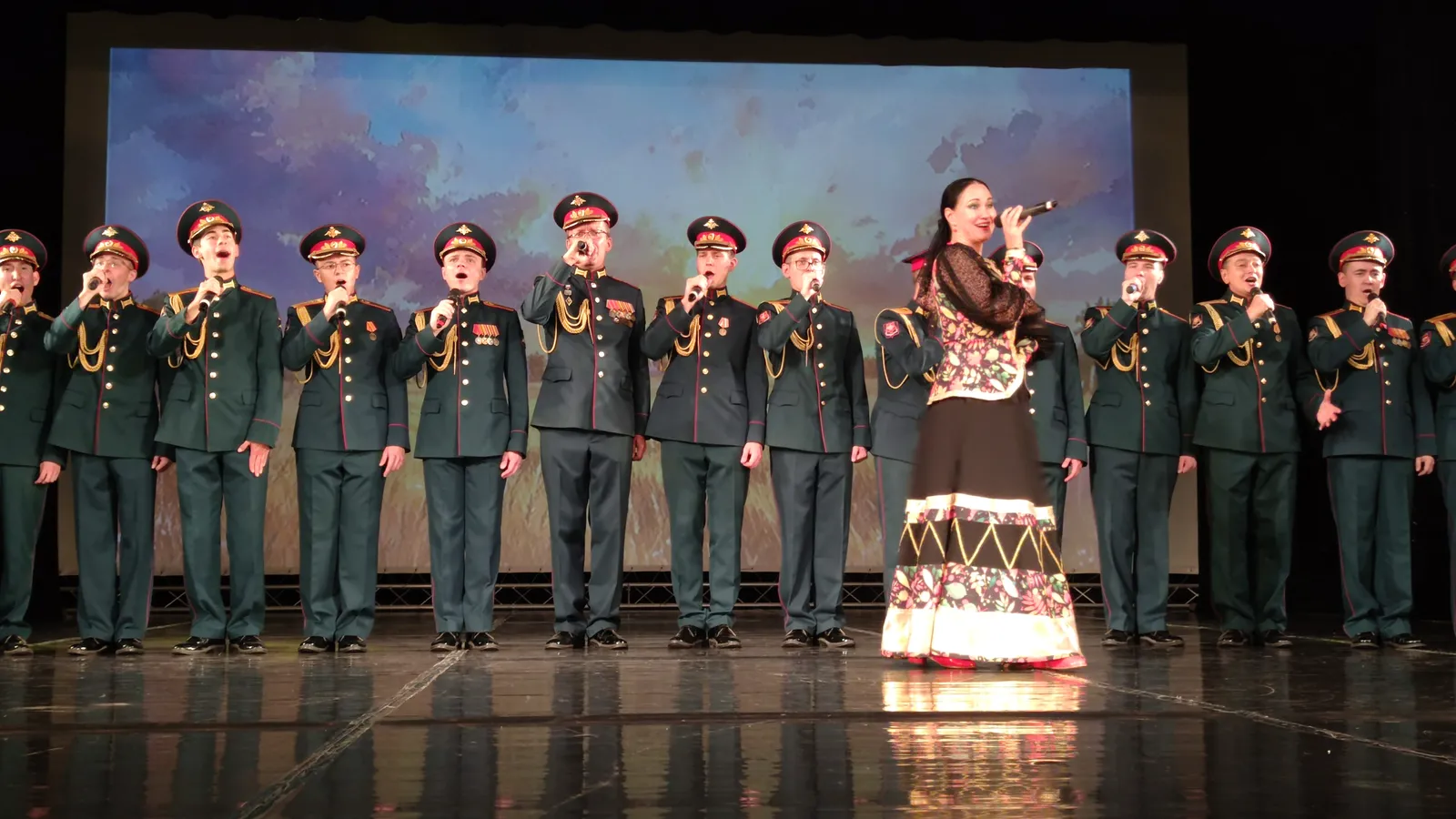 Ансамбль песни и пляски ЦВО провел концерт в городе Салавате
