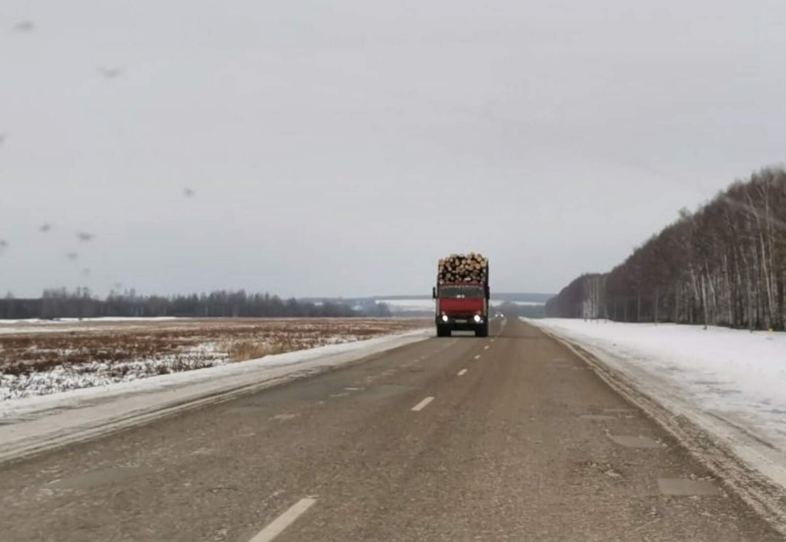С 1 апреля ограничат движение для большегрузов