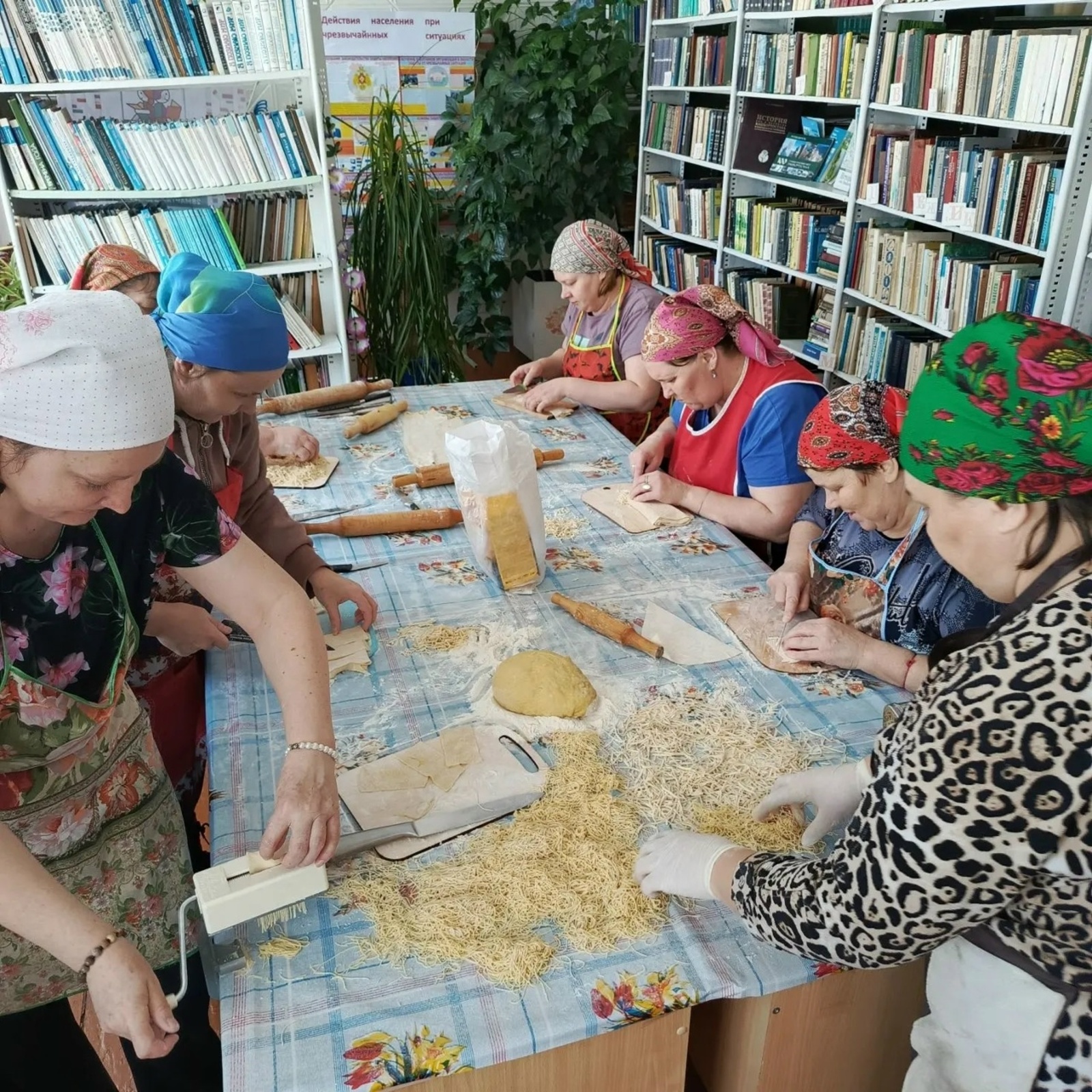 Мастер-класс по приготовлению домашней лапши для бойцов СВО