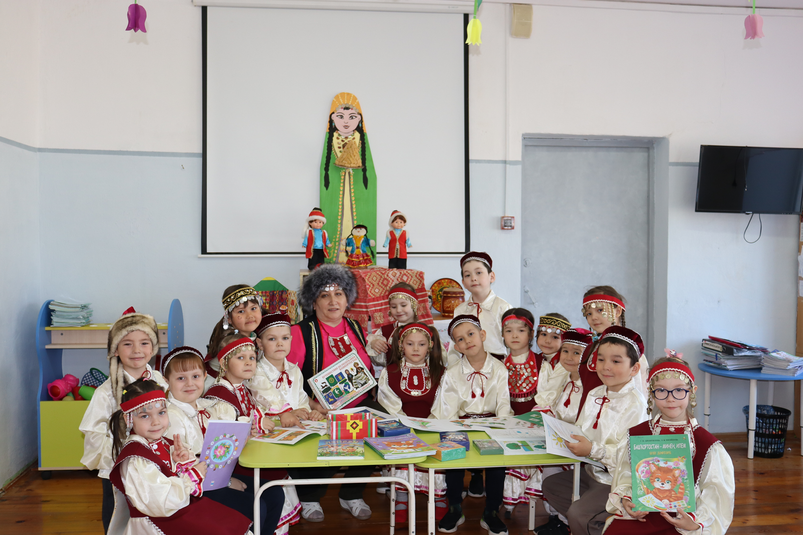 Артист, художник, мастер на все руки!