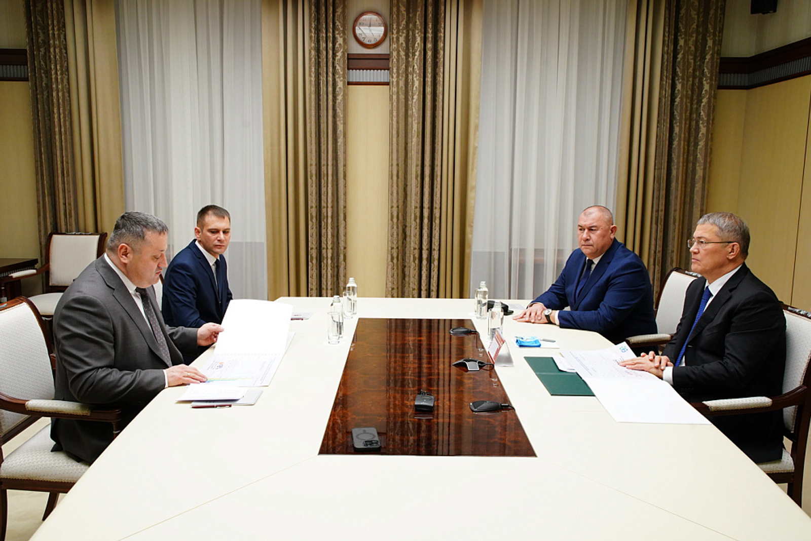 Встреча Радия Хабирова с начальником пограничного контроля Поволжья