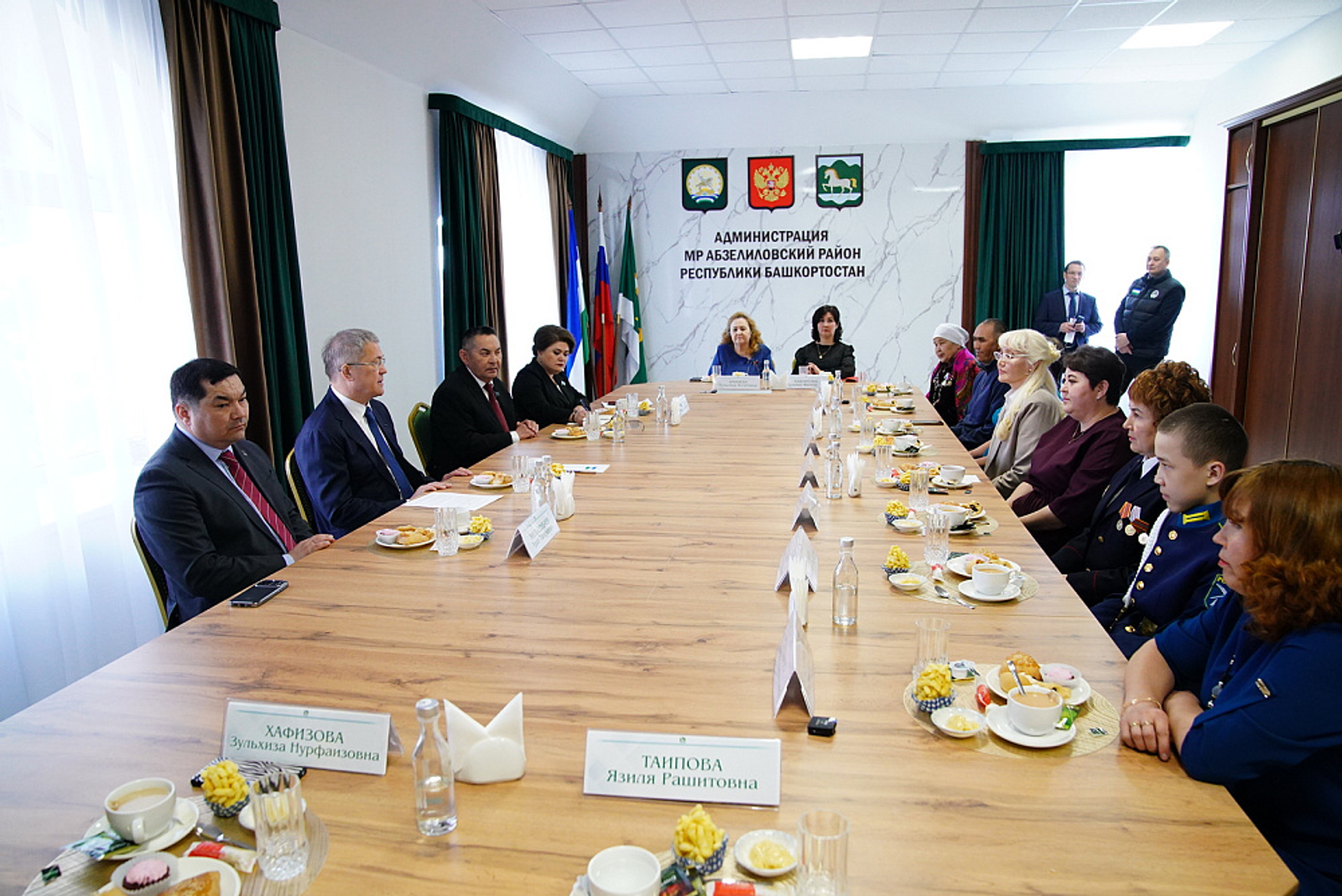 Глава Башкирии вручил награды семьям погибших в СВО из Абзелиловского района