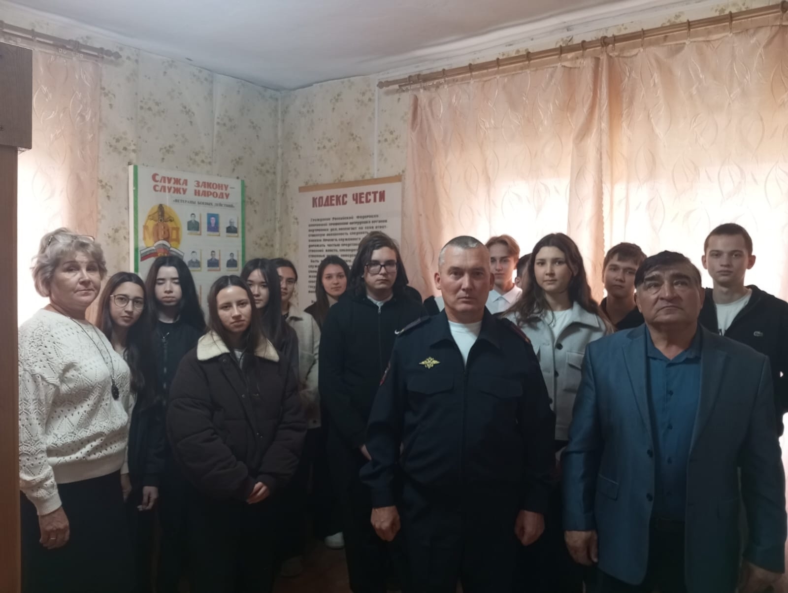 Экскурсия обучающихся 10т класса Красногорской школы в отделение полиции