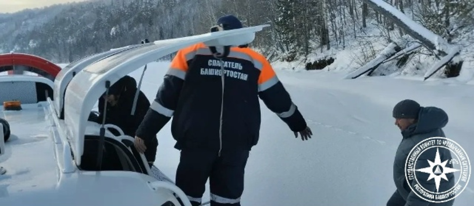 Опасный лед на Павловском водохранилище