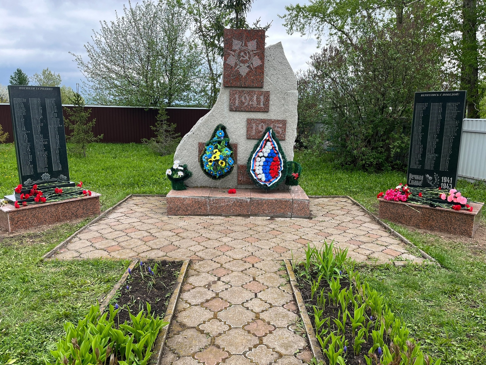 В Старобирючево открыли памятник героям войны