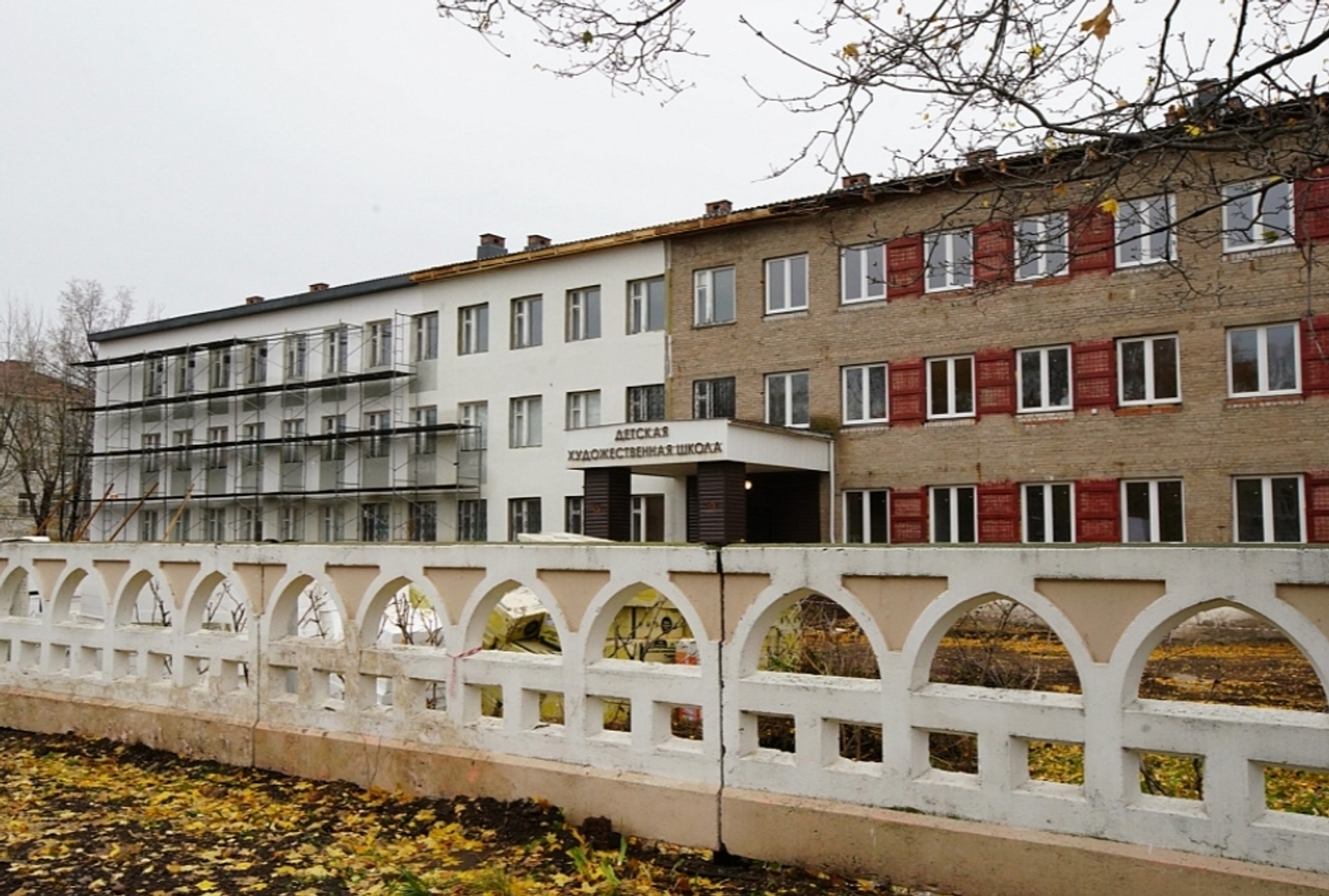 Радий Хабиров посетил детскую художественную школу в Салавате