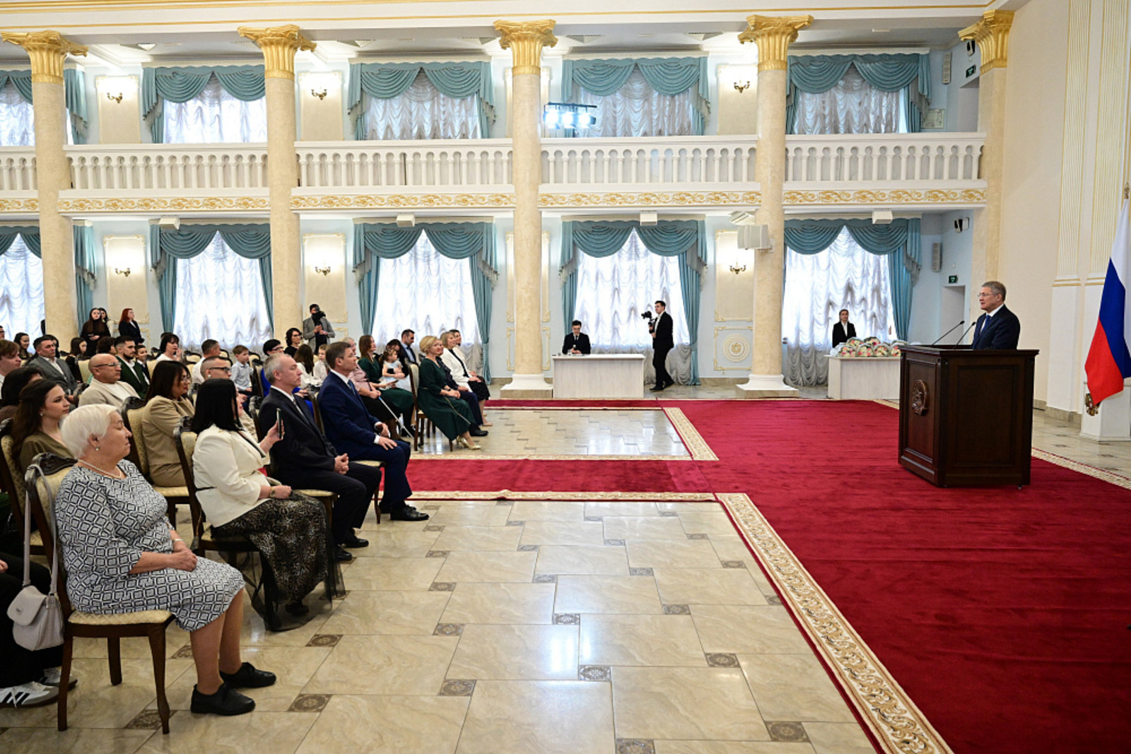 Радий Хабиров поздравил жителей Башкортостана с предстоящим Днём матери