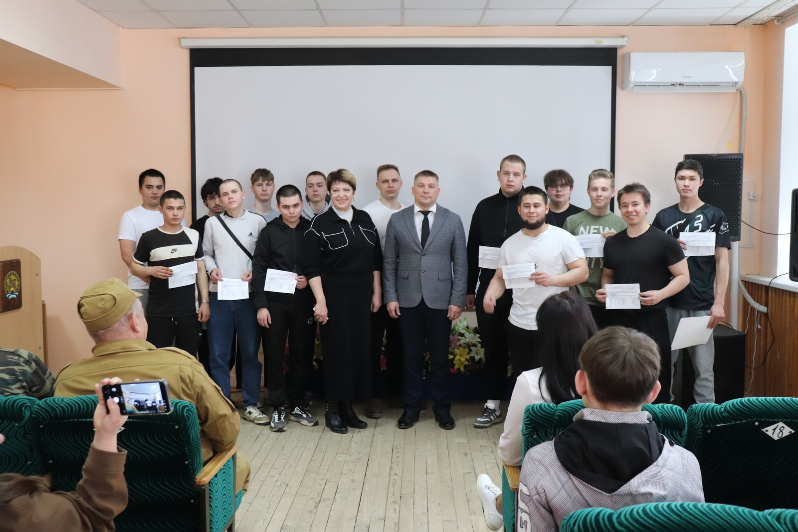 Несите службу с честью!