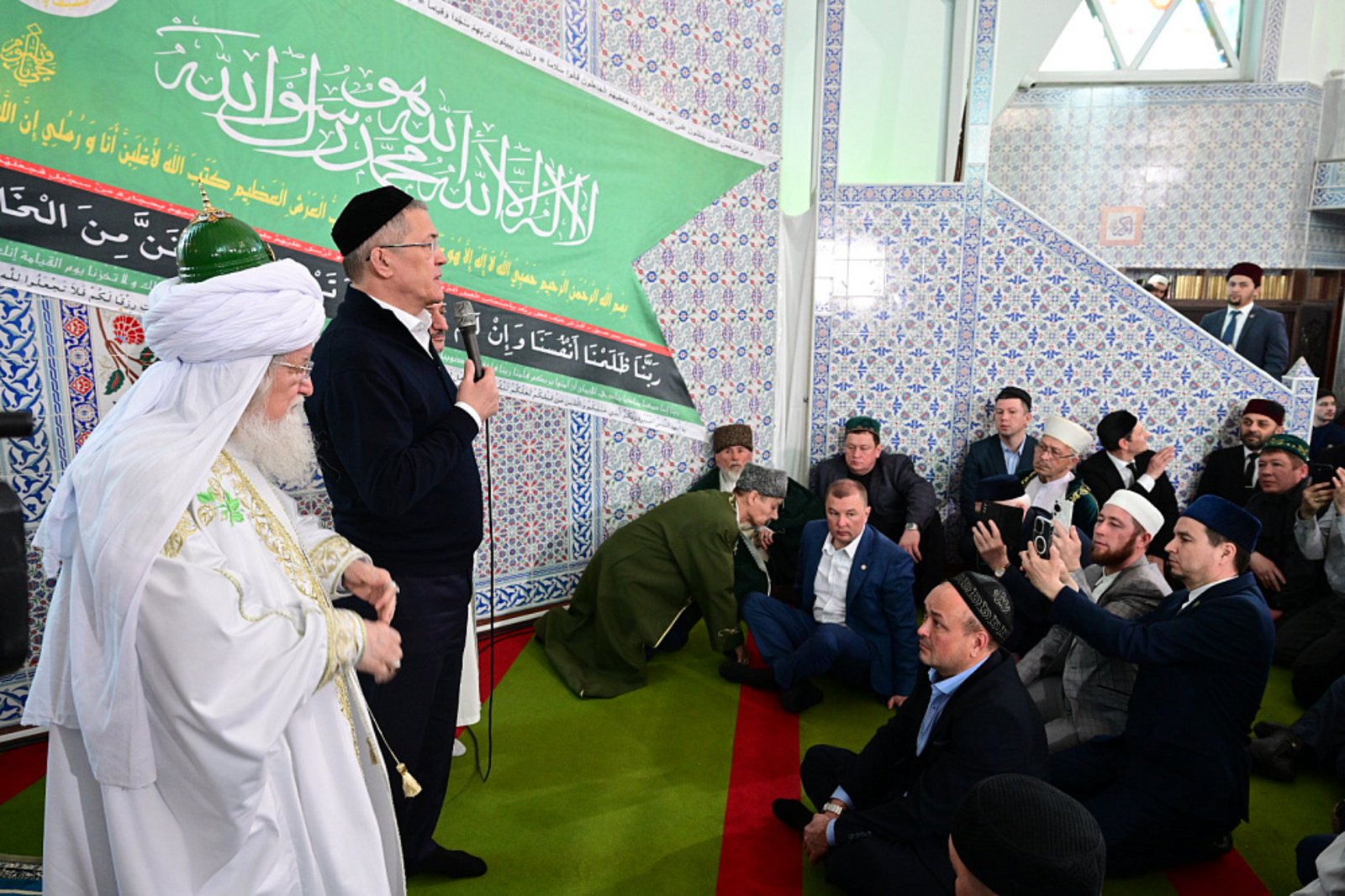 Радий Хабиров принял участие в коллективном намазе в праздник Ураза-байрам