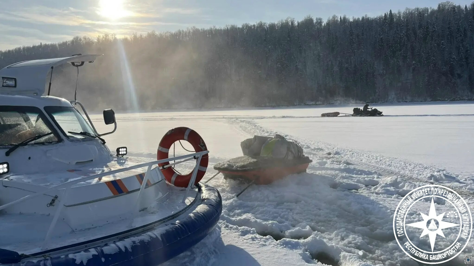 На Павловском водохранилище перевернулся снегоход