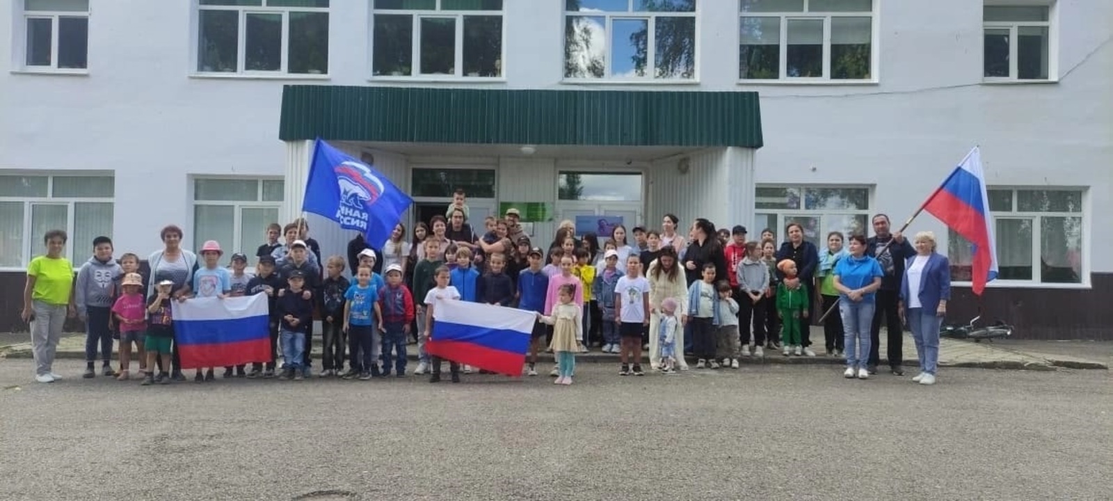 Новокулевцы отмечают День государственного флага России