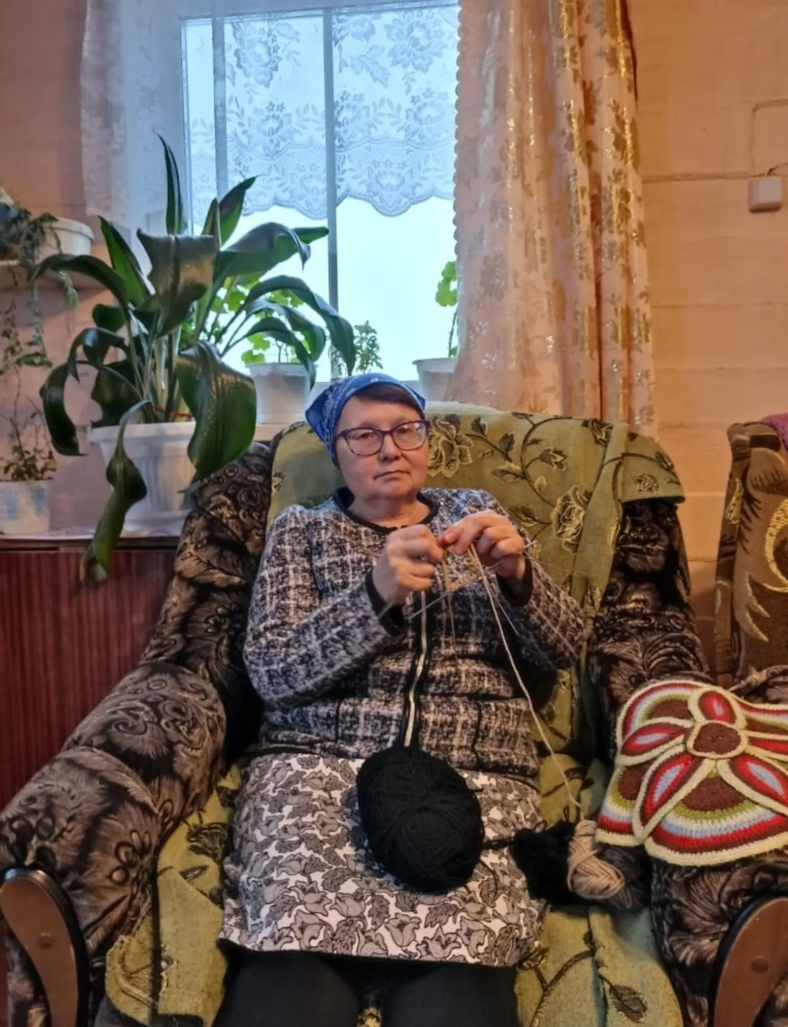 Вязаные вещи согреют солдат теплом родного дома