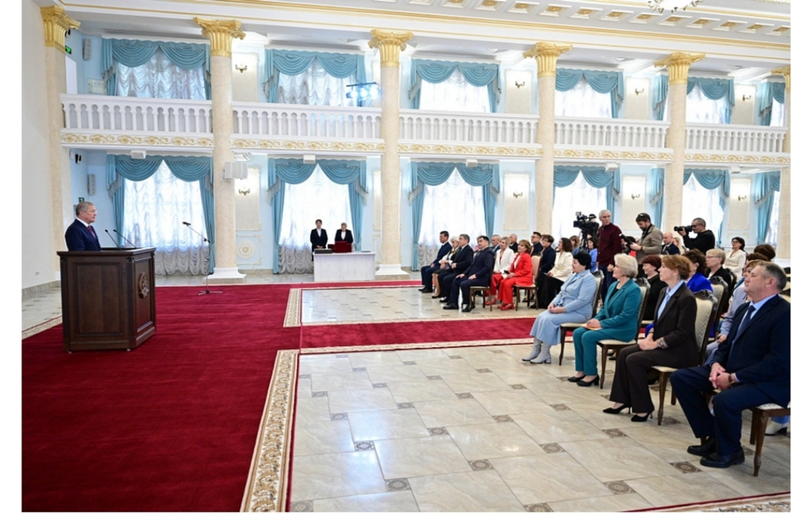 Радий Хабиров поздравил педагогов Башкортостана с наступающим Днём учителя