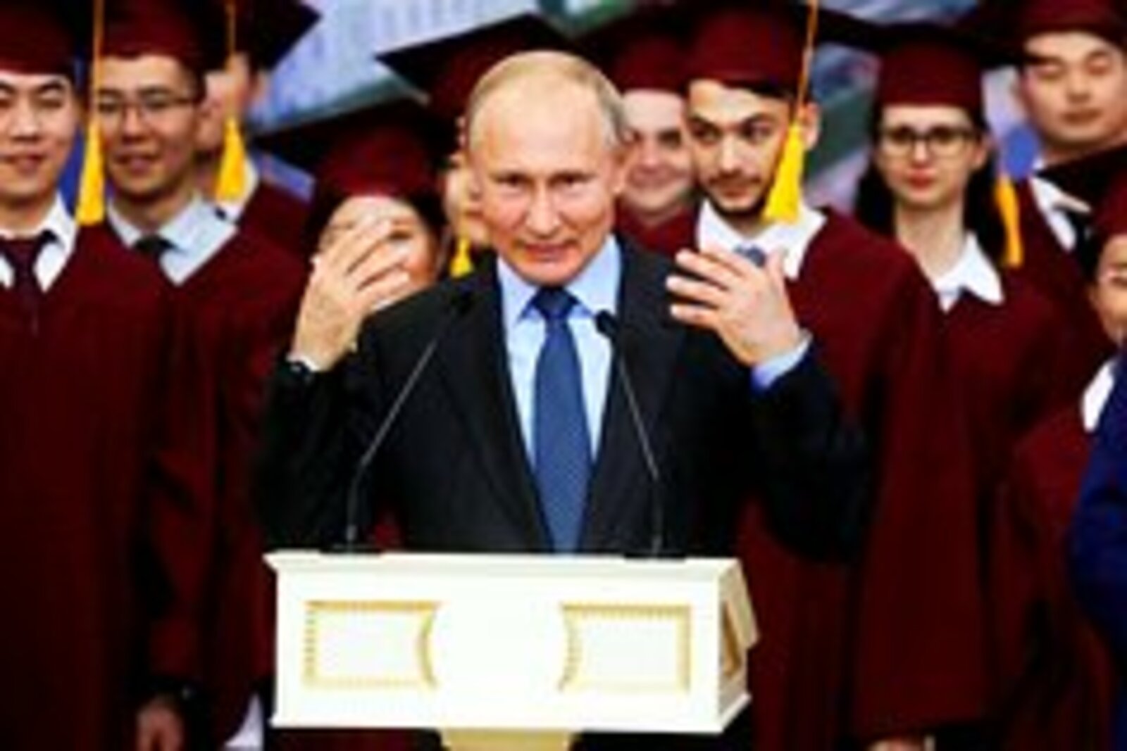 Путин поддержал идею привлечь студентов к восстановлению новых регионов России