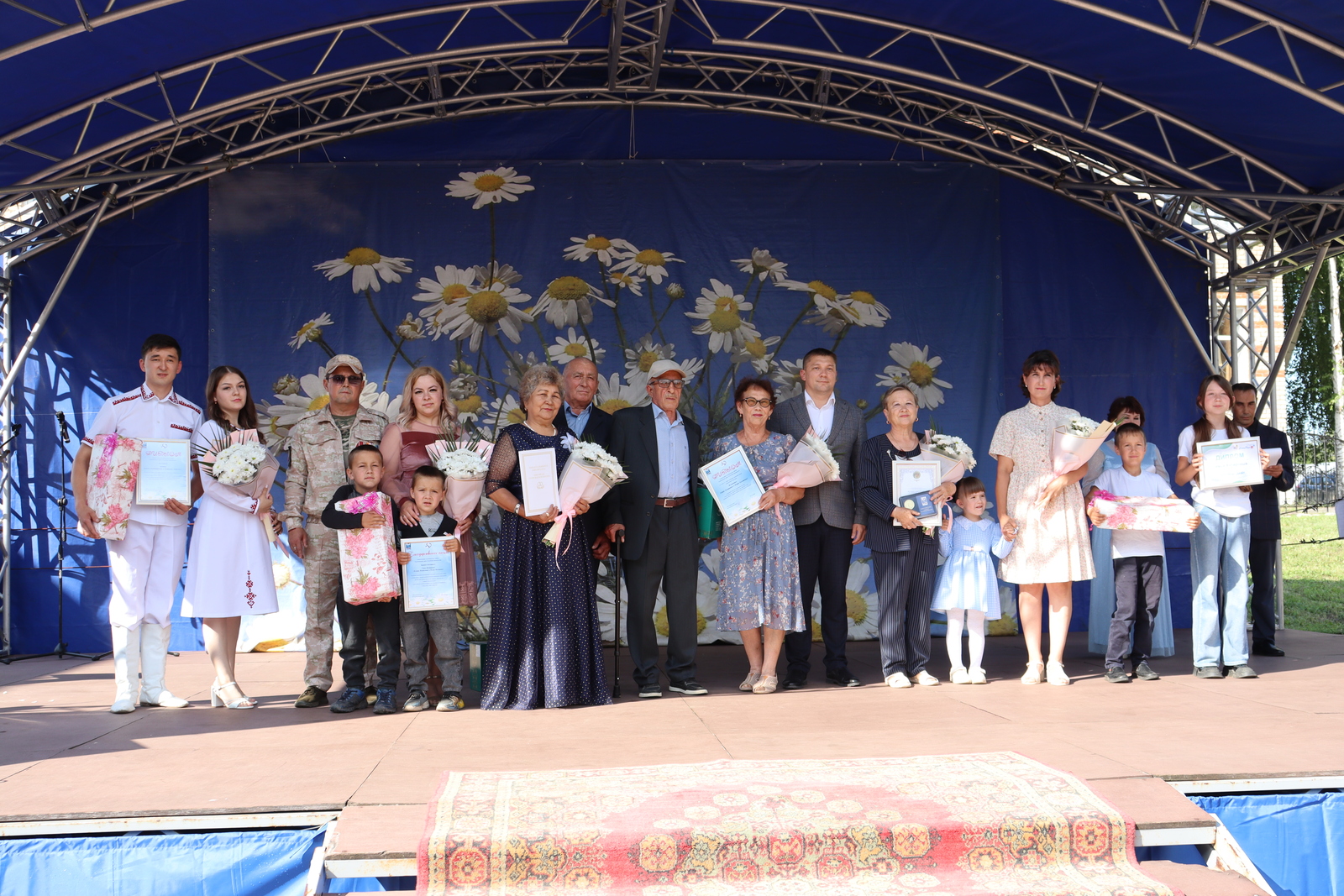 Семья - это значит вместе!