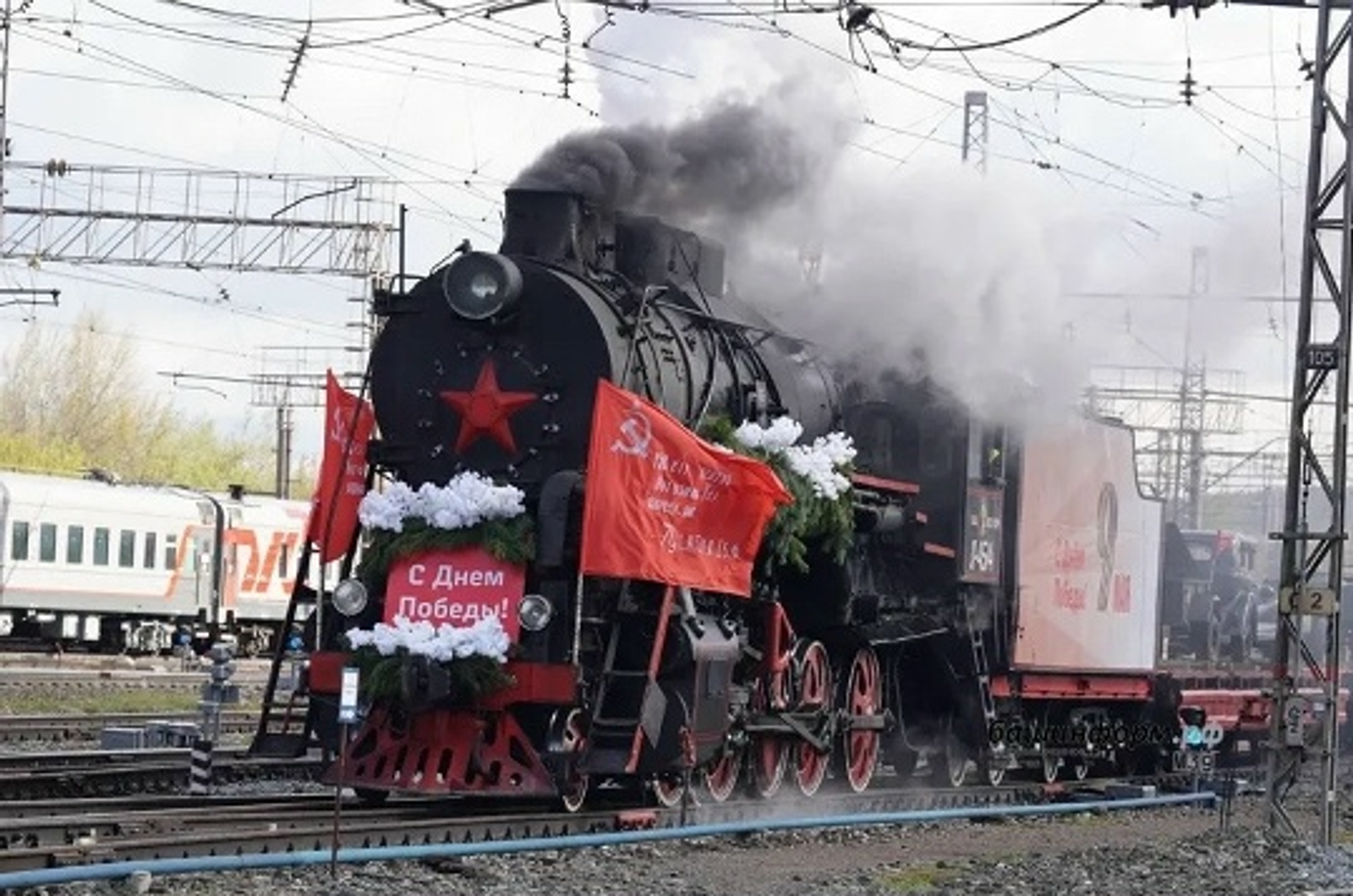 В Уфе встретили легендарный «Паровоз Победы» — передвижной музей на колёсах