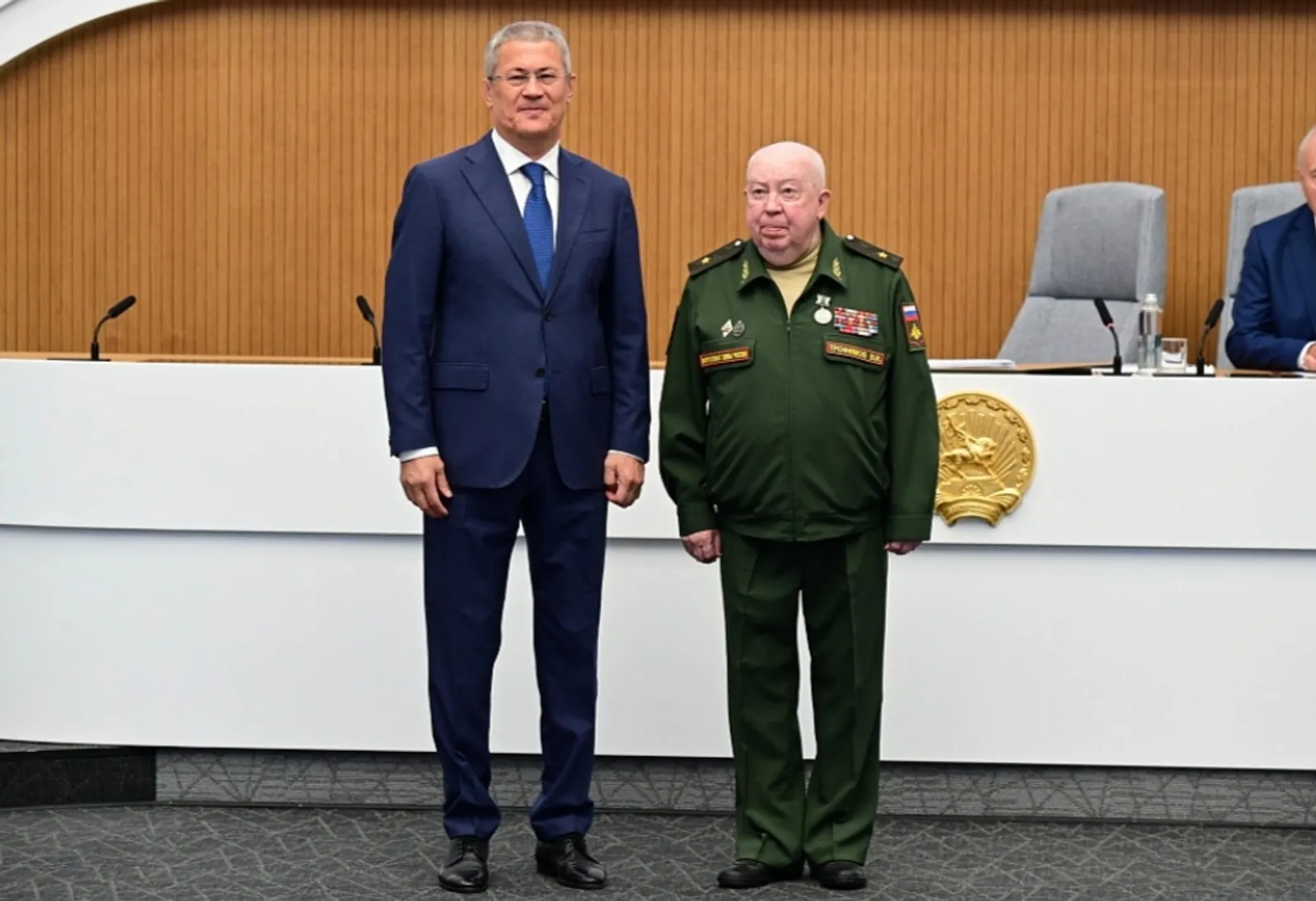 Радий Хабиров вручил медаль «За трудовую доблесть»