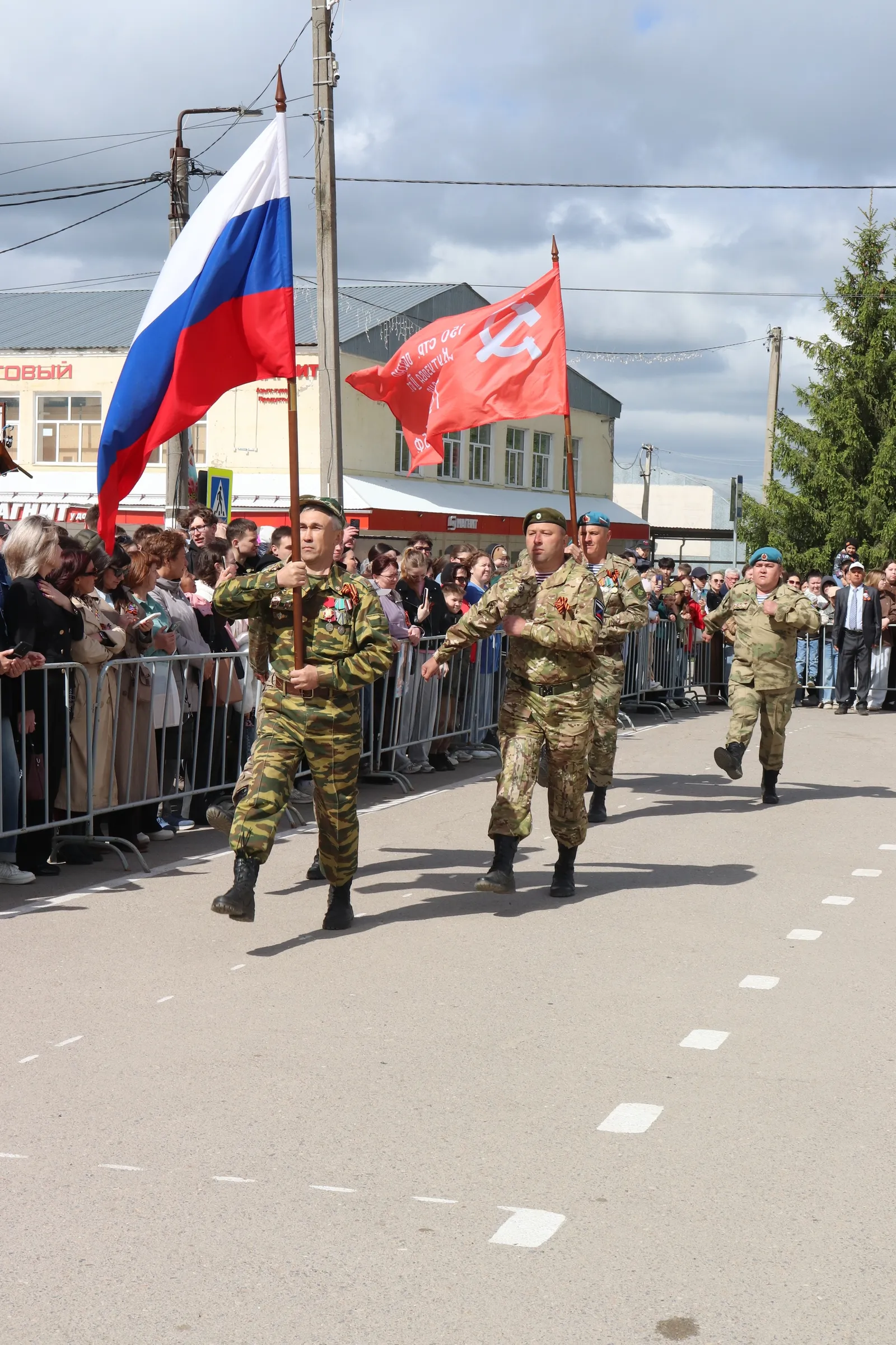 Сквозь года звенит Победа