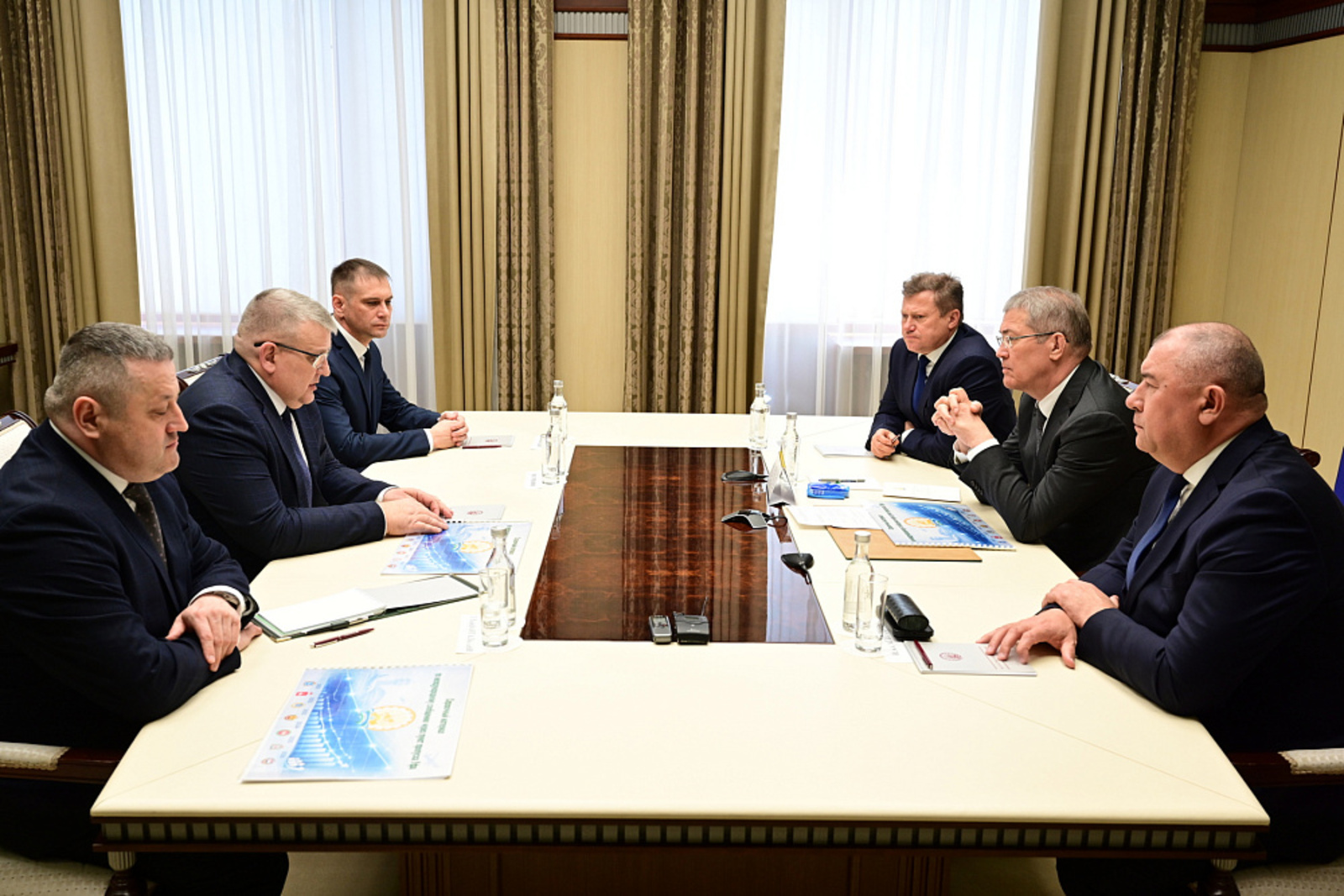 Встреча Радия Хабирова с начальником Пограничного управления ФСБ