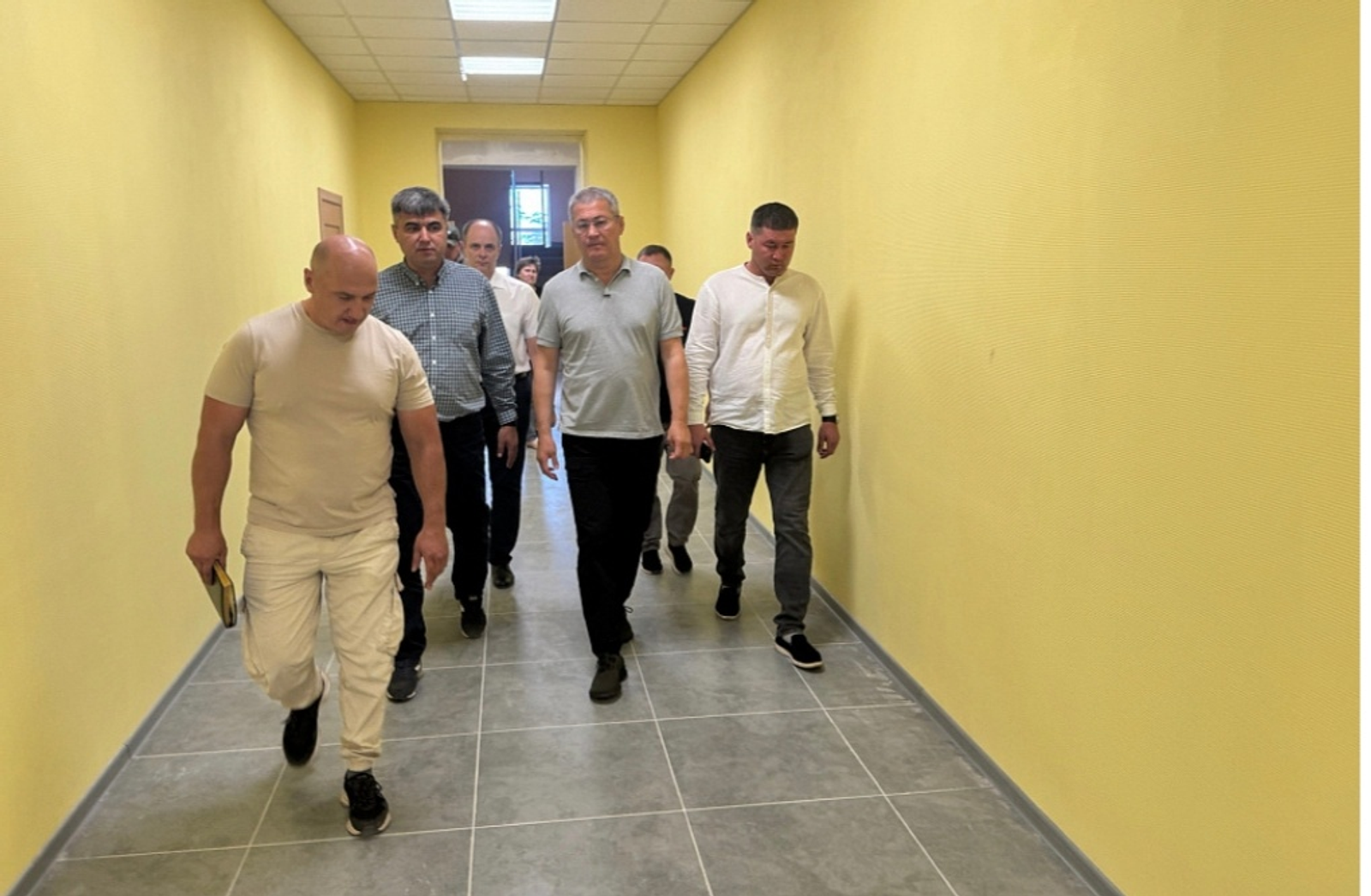 Радий Хабиров посетил Краснолучскую школу № 7 в ЛНР