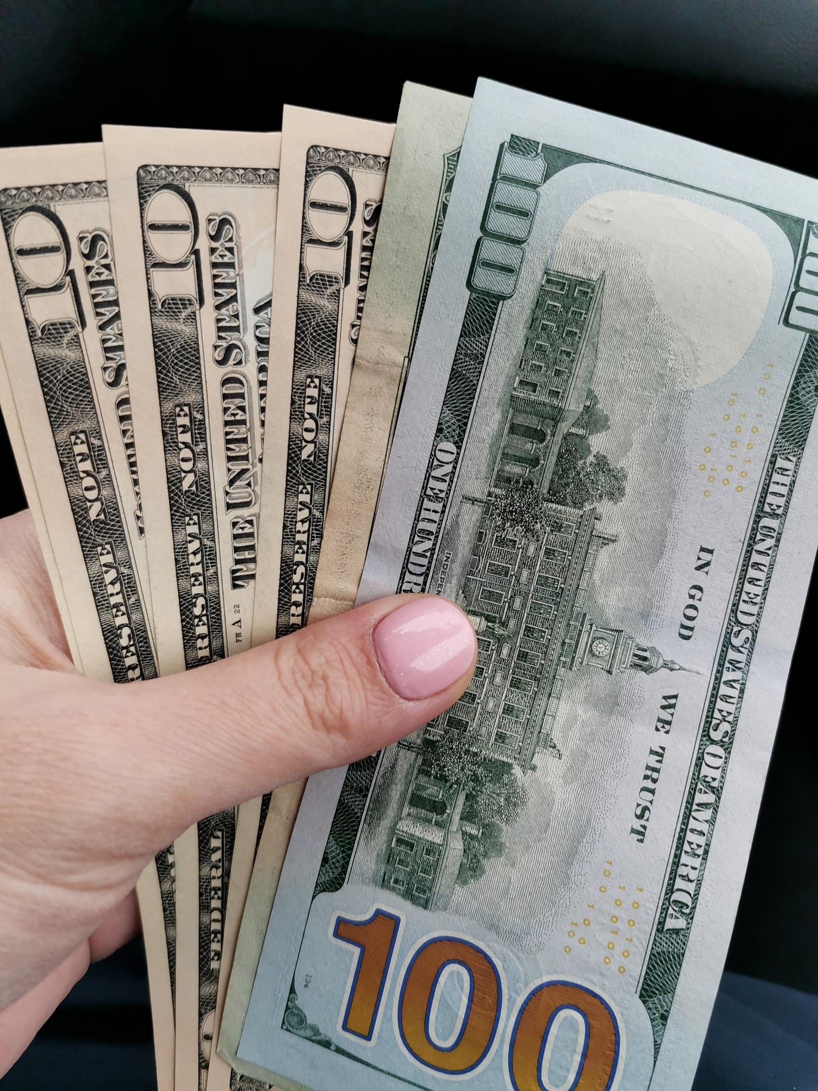 ЦБ опустил курс доллара до минимума с начала года