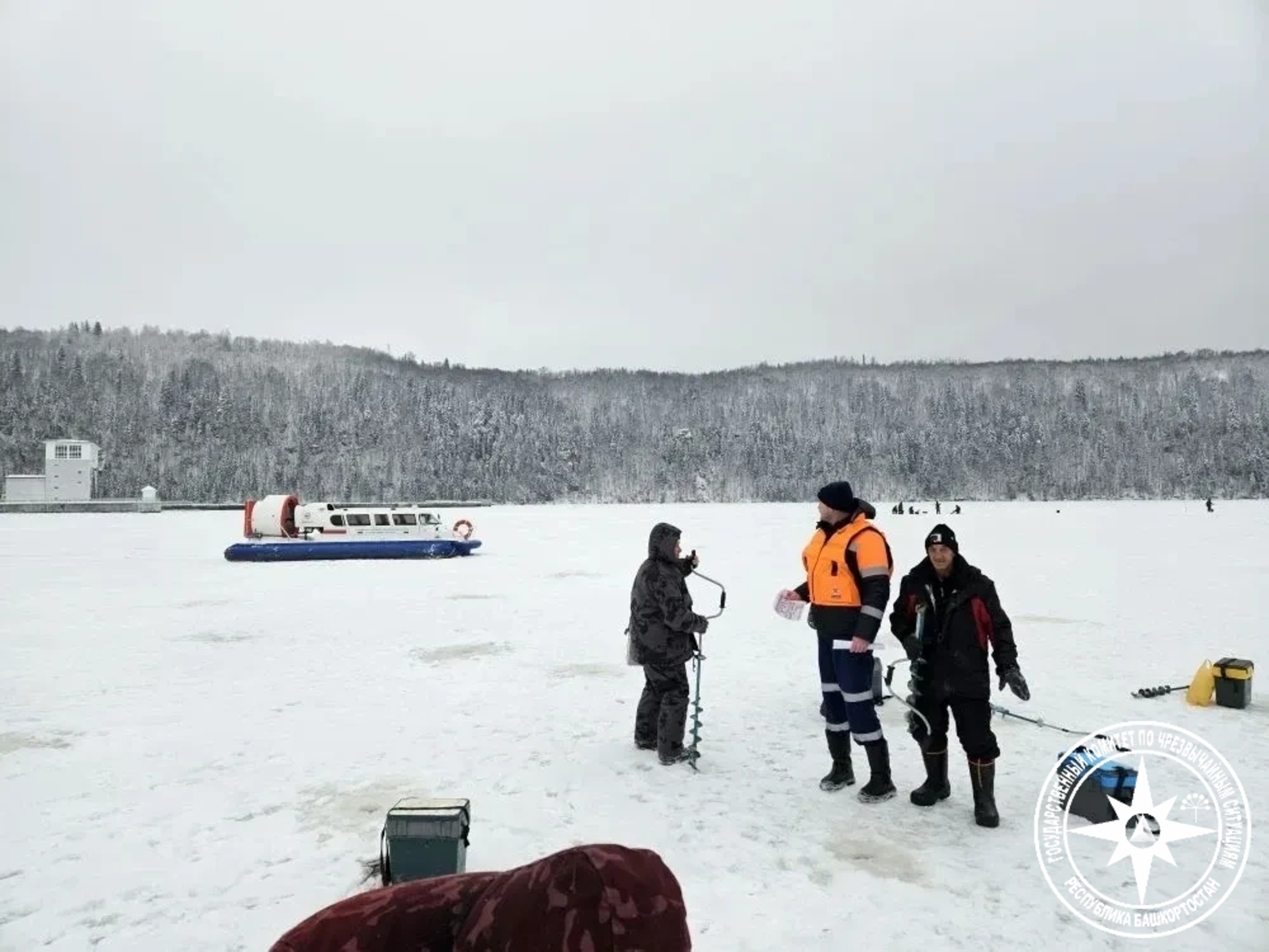 Спасатели провели рейды на Павловском водохранилище