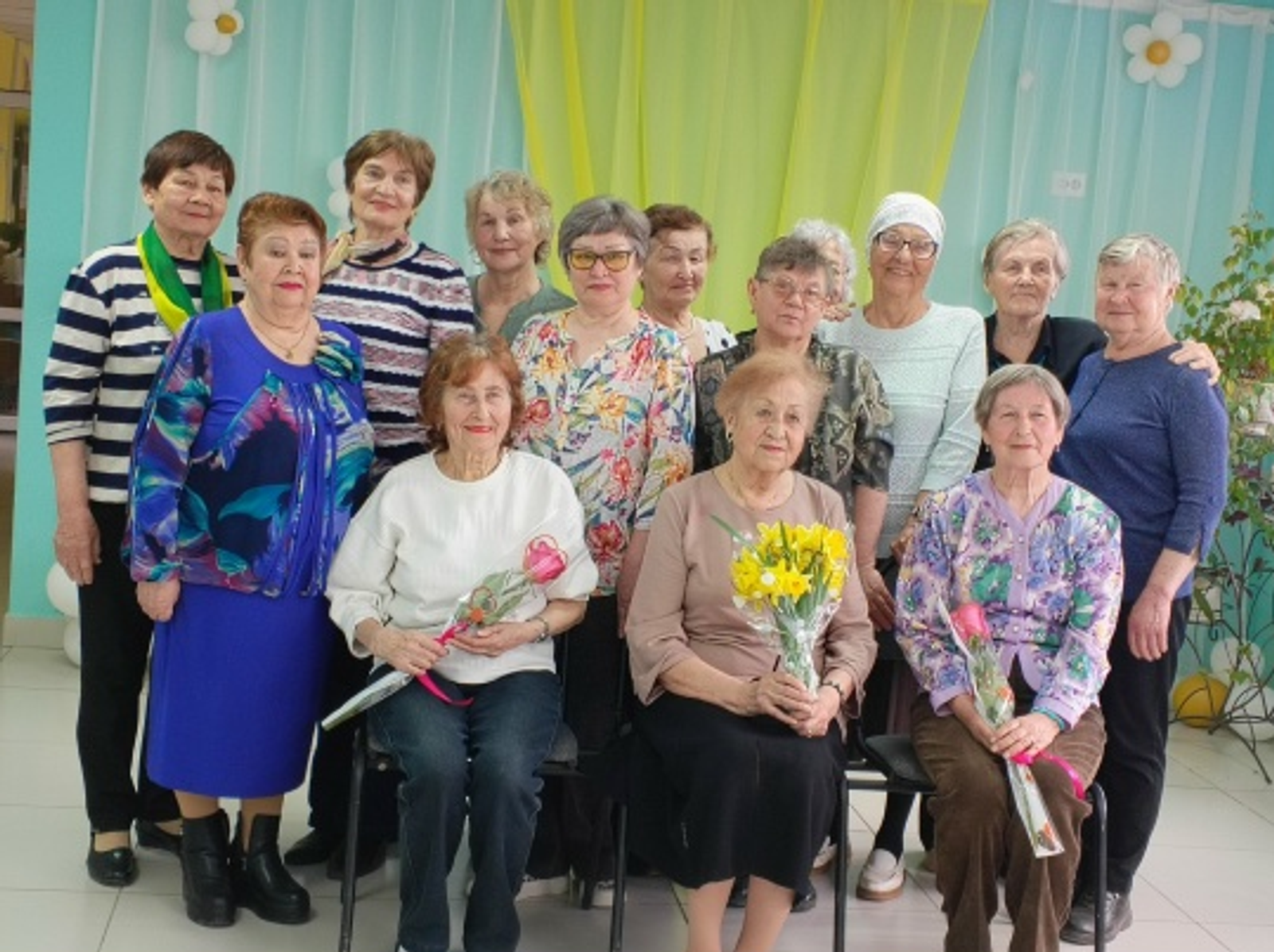 Теплые слова и подарки для именинниц