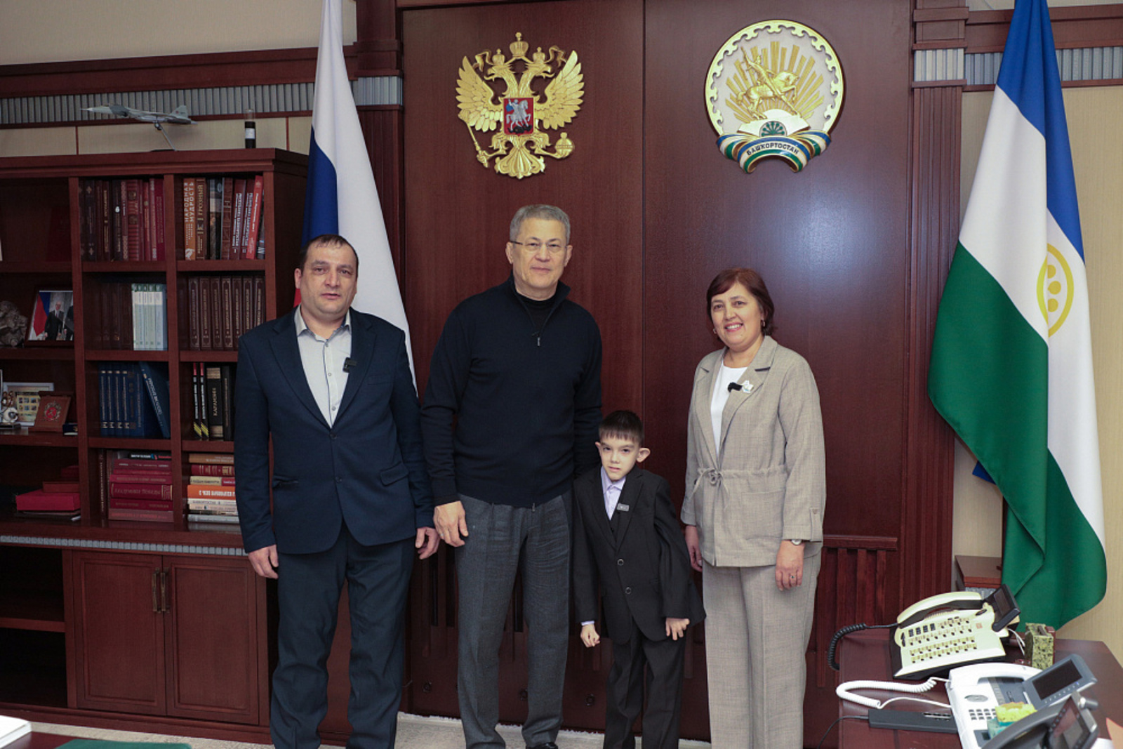 Школьники из Башкортостана посетили рабочий кабинет Радия Хабирова